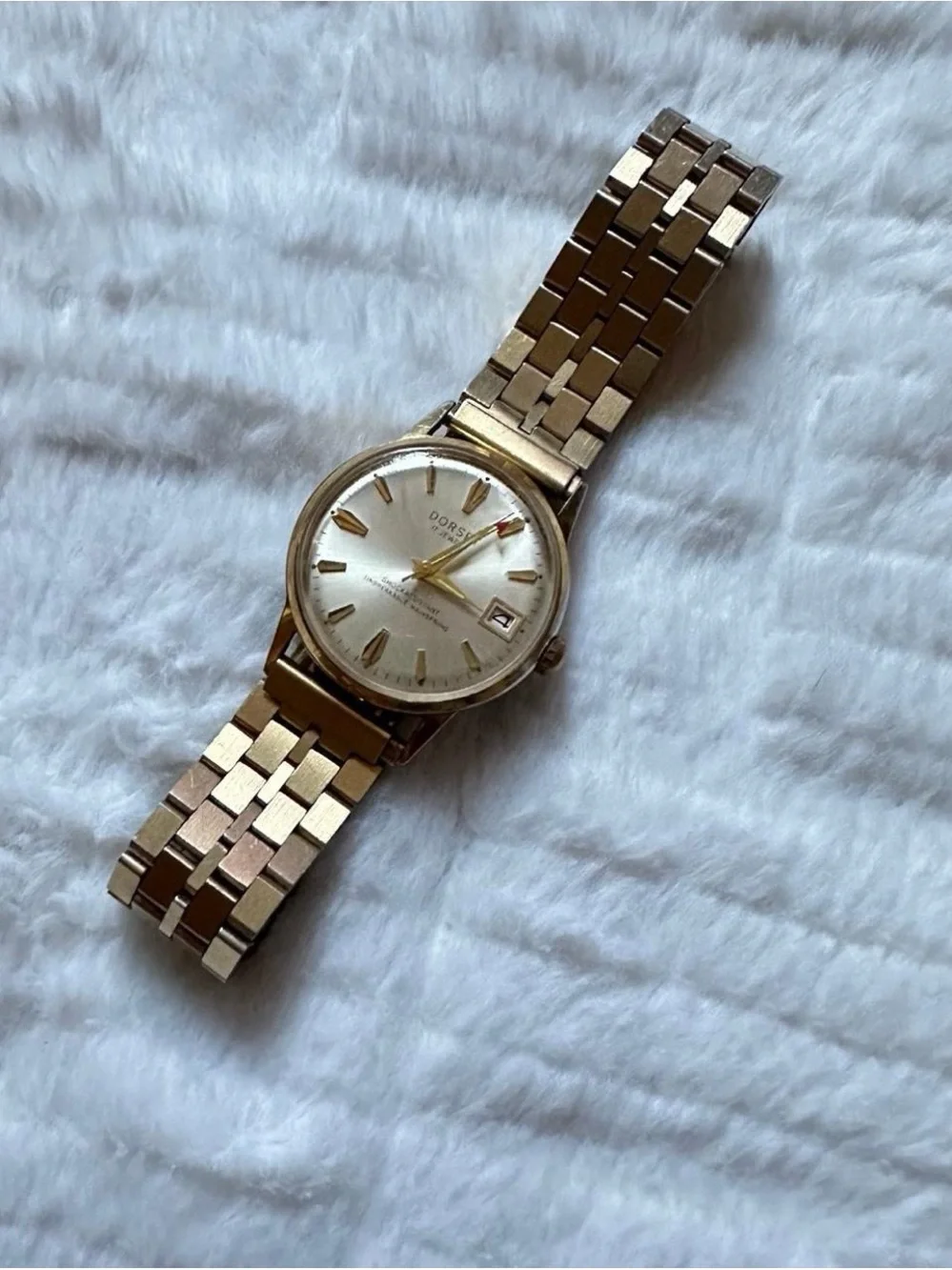 Vintage Dorset Men’s Gold-Tone Date mechanical Watch